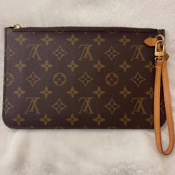 Louis Vuitton Tan and Brown Monogram Wristlet - Picture 3 of 11